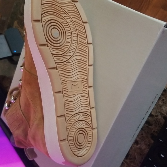 Marc Fisher mally boots..no fur inside. Pleather interior - Picture 7 of 8